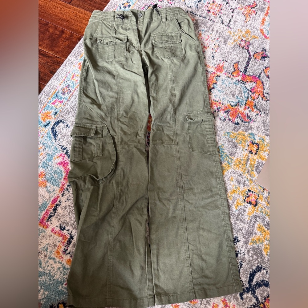 Brandy Melville Green Cargo Pants